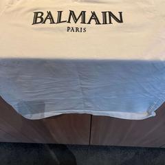 Camisa Wit Balmain, segons ha informat Van der Valk Hotel Deventer mitjançant iLost