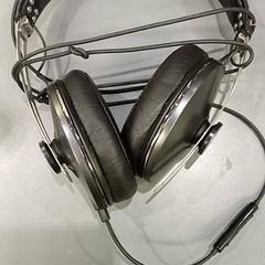 سماعات الرأس zwart، كما تم الإبلاغ عنه بواسطة Qbuzz GD Groningen HS عبر iLost