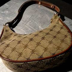 Sac, a été signalé par Paaspop utilisant iLost