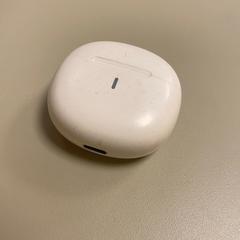 حافظة سماعة الأذن، كما تم الإبلاغ عنه بواسطة Pathé Schiedam عبر iLost