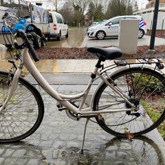 Damesfiets wit, come riportato da Gemeente Zonhoven utilizzando iLost