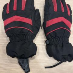 إكسسوارات الملابس، كما تم الإبلاغ عنه بواسطة Pathé Groningen عبر iLost