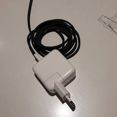 Adaptér Apple, ako bolo nahlásené Campus Den Haag pomocou iLost