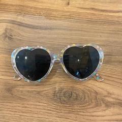 Lunettes de soleil, zoals gemeld door MEININGER Hotel Marseille Centre la Joliette met iLost