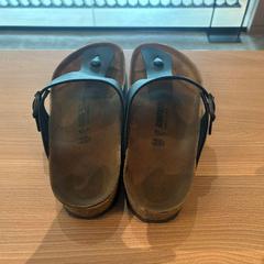 Sandály Birkenstock heren maat 46, jak nahlášeno Van der Valk Hotel Deventer pomocí iLost