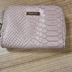 Billetera, ha sido reportado por Connexxion Amstelland-Meerlanden Amstelveen con iLost