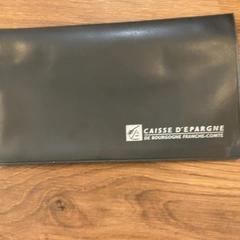 Cheques bancários, como reportado por MEININGER Hotel Marseille Centre la Joliette utilizando o iLost