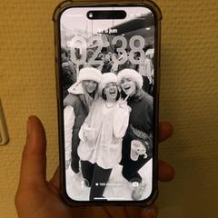 Mobile Roze iPhone، كما تم الإبلاغ عنه بواسطة KABUL à GoGo / Teatro عبر iLost