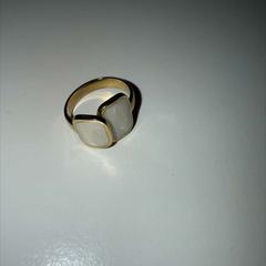 Anel Goud, como reportado por Stad Peer utilizando o iLost