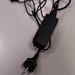 Carregador de computador portátil, como reportado por Vrije Universiteit Amsterdam utilizando o iLost
