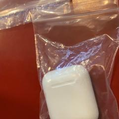 Sluchátko White earpods, jak nahlášeno MEININGER Hotel Berlin Alexanderplatz pomocí iLost