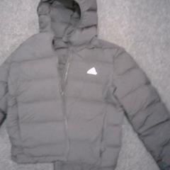 Dzseki, amint azt SnowWorld Landgraaf az iLost segítségével jelentette.