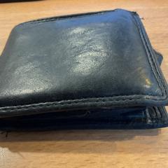 İLost kullanarak Gemeente Amsterdam - Bureau Gevonden Voorwerpen tarafından bildirildiği gibi Cüzdan Strijdhaftig