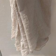 Écharpe echarpe beige, a été signalé par IKEA Toulouse utilisant iLost