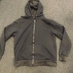 Vest zwarte hoody, as reported by Breda University of Applied Sciences Mgr. Hopmansstraat using iLost