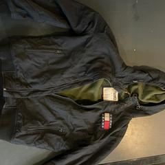 Jacket  Tommy Hilfiger, som rapportert av Awakenings Easter Gashouder ved bruk av iLost
