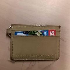 Pashouder/portemonnee, segons ha informat RET mitjançant iLost