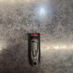 USB-hub Zwart, as reported by Rotterdam The Hague Airport using iLost