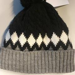 İLost kullanarak Regio Oost-Vlaanderen tarafından bildirildiği gibi Giyim - Muts Grijs/Zwart