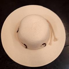 帽子 がiLostで Rotterdam The Hague Airport によって報告されました