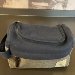 Sac à cosmétiques, a été signalé par MEININGER Hotel Dresden Zentrum utilisant iLost