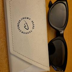 Sunglasses & Glasses case with glasses Zwart en wit, as reported by Mauritshuis Den Haag using iLost