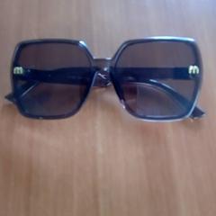 Sunglasses - Bruin, as reported by Centraal magazijn using iLost