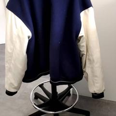 Jakke, som rapportert av Arriva Infoshop Enschede ved bruk av iLost