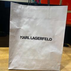 Nákup Karl Lagerfeld & The Body Shop, jak nahlášeno Designer Outlet Roosendaal pomocí iLost