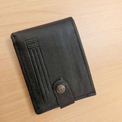 Carteira Khalil, como reportado por Regio Oost-Vlaanderen utilizando o iLost