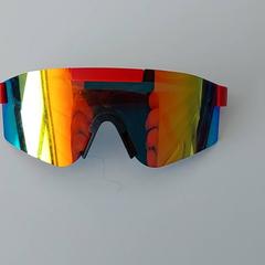 Lunettes - rood, a été signalé par Centraal magazijn utilisant iLost