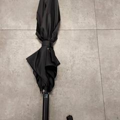 Ombrello Zwart, come riportato da Centraal magazijn utilizzando iLost