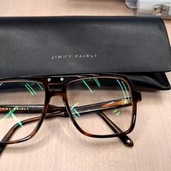 Glasses case with glasses, as reported by IKEA Avignon using iLost