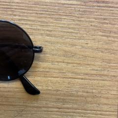 Ulleres de sol, segons ha informat GVB mitjançant iLost