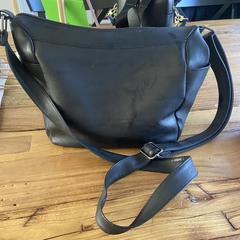 Zwarte handtas, iLost에 보고됨