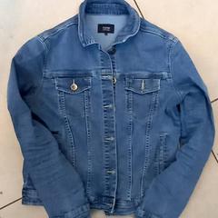 Giacca di jeans, come riportato da Leonardo Royal Hotel Amsterdam utilizzando iLost