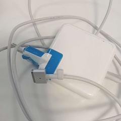 スマートフォン充電器 oplader がiLostで HU Amersfoort によって報告されました