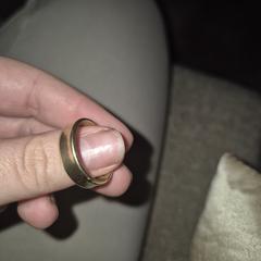 Gouden trouwring, amint azt az iLostnak jelentették.