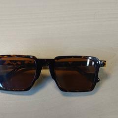 Gafas - Zonnebril, ha sido reportado por Regio Oost-Vlaanderen con iLost