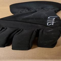 グローブ Hanske がiLostで IKEA Forus によって報告されました