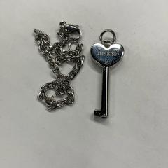 Eskumuturra, gisa salatu by IKEA横浜 iLost erabiliz