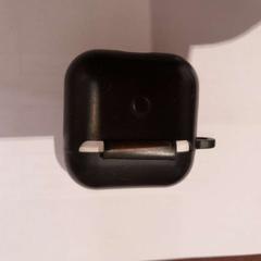 Etui na airpody blanc avec étui noir, zgłoszono przez TCL przy użyciu iLost