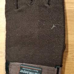 Luvas, como reportado por IKEA Paris Nord Roissy utilizando o iLost