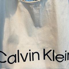 Purchase calvin klein, amint azt Designer Outlet Roermond az iLost segítségével jelentette.
