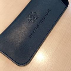 Estuche para lentes Bleu, segundo informou IKEA Toulouse usando iLost