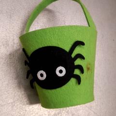 Haurrentzako poltsa Grön med spindelmotiv bar, gisa salatu by IKEA Linköping iLost erabiliz