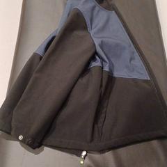 Casaco color azul oscuro de niño, como reportado por RÍO Shopping - Valladolid utilizando o iLost