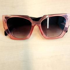 Occhiali da sole Zwart/roze, come riportato da Arriva Den-Bosch utilizzando iLost