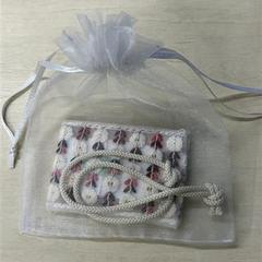 Amuleto, segundo informou IKEA新宿 usando iLost