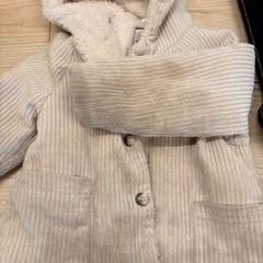 Jas beige enfant, zoals gemeld door IKEA Liège met iLost